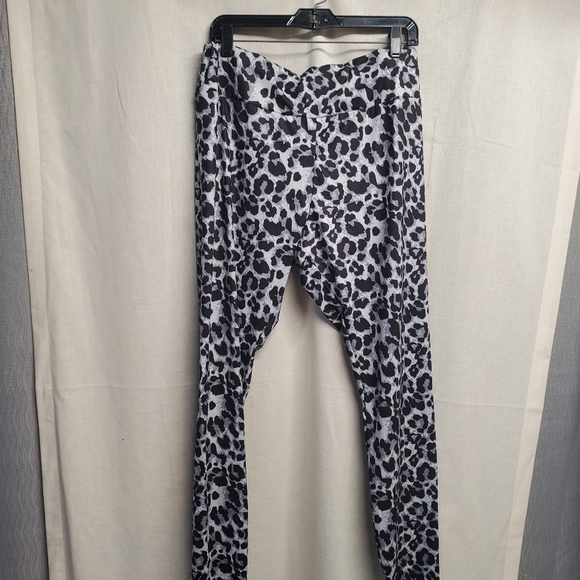 SHEIN Pants - SHEIN Curve Black and White Leggings